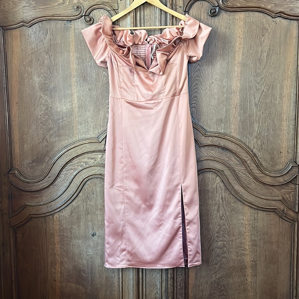 NWT ANTHROPOLOGIE Ruffled Off-The-Shoulder Dress pink satin Size Medium - Picture 8 of 16